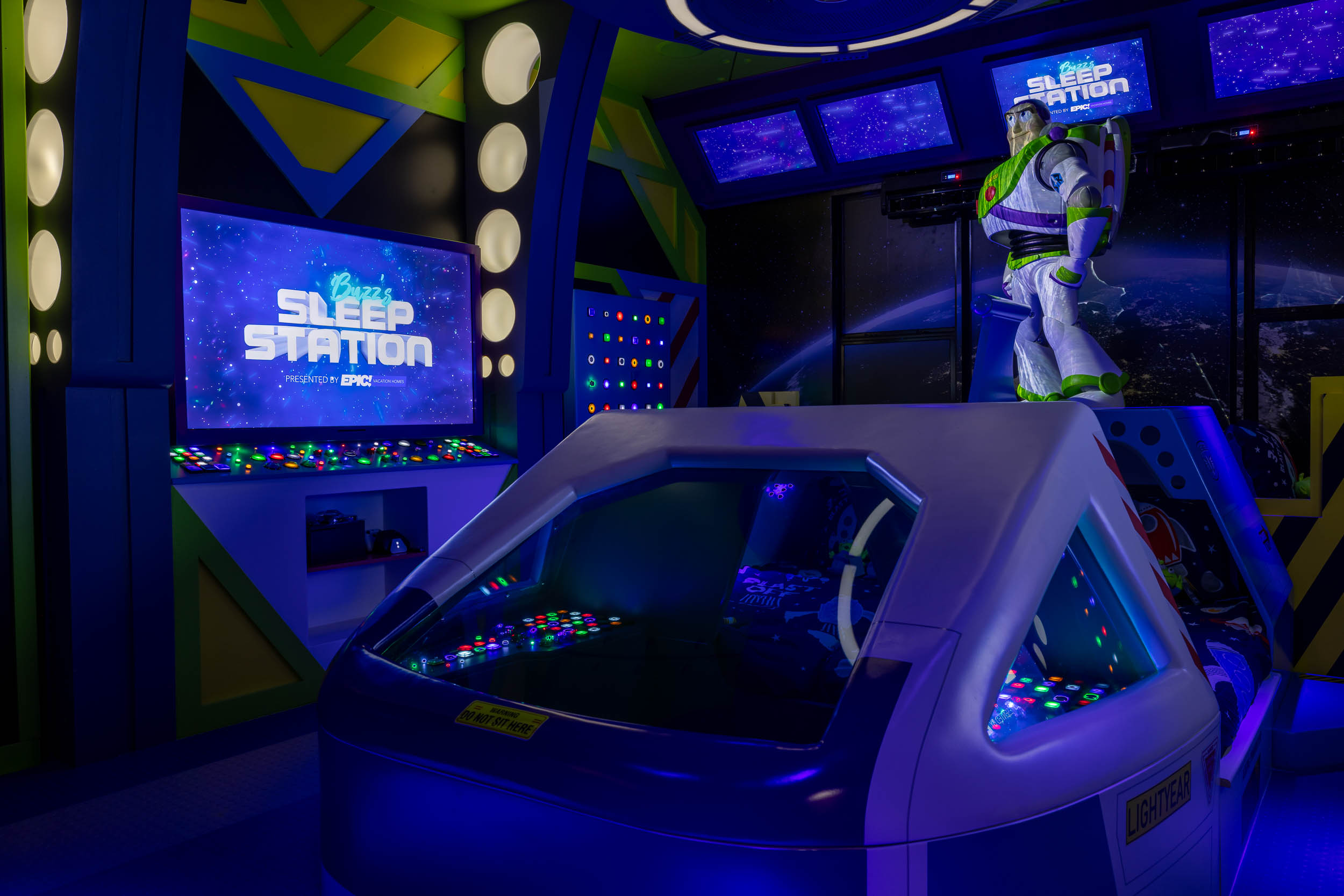 Buzz Space Room